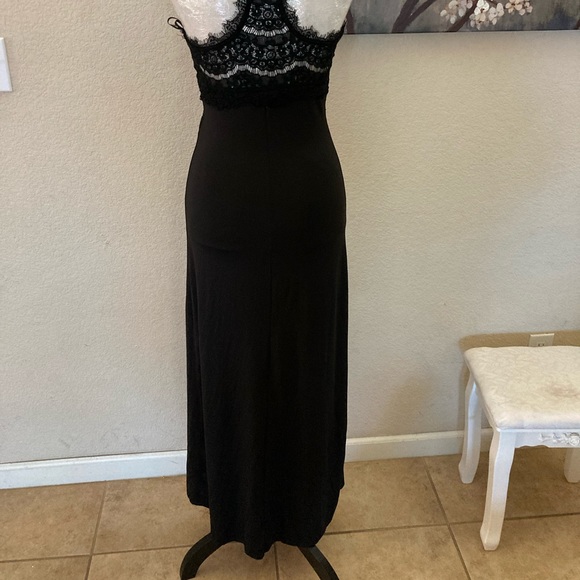 Black V-Line Lace Long Slit Dress - Picture 4 of 7